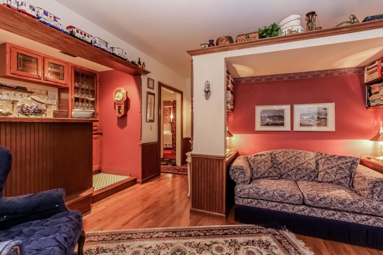 Yelton Manor Bed And Breakfast South Haven Esterno foto