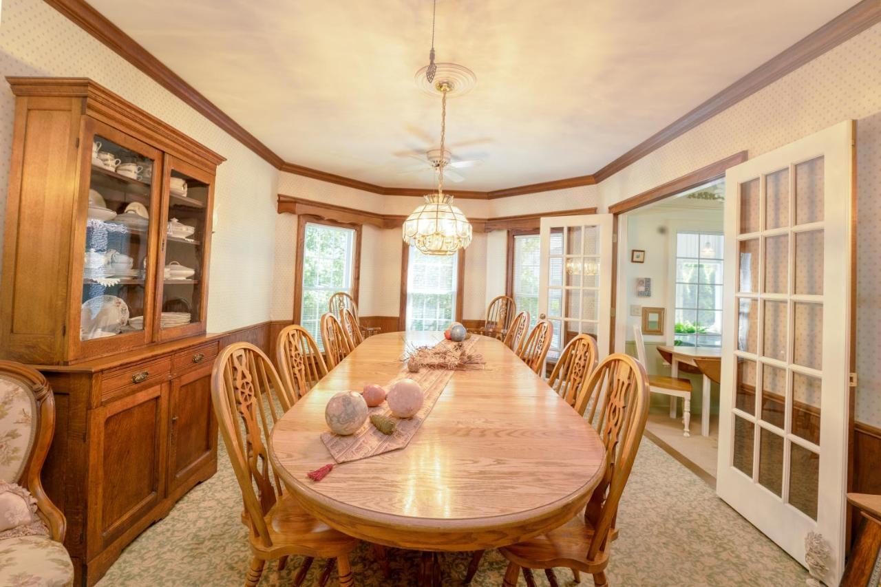 Yelton Manor Bed And Breakfast South Haven Esterno foto