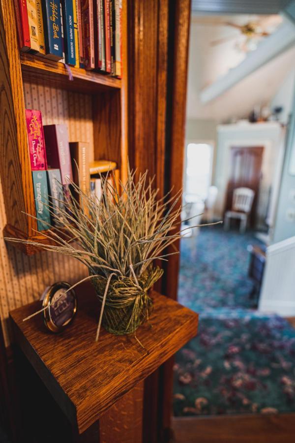 Yelton Manor Bed And Breakfast South Haven Esterno foto