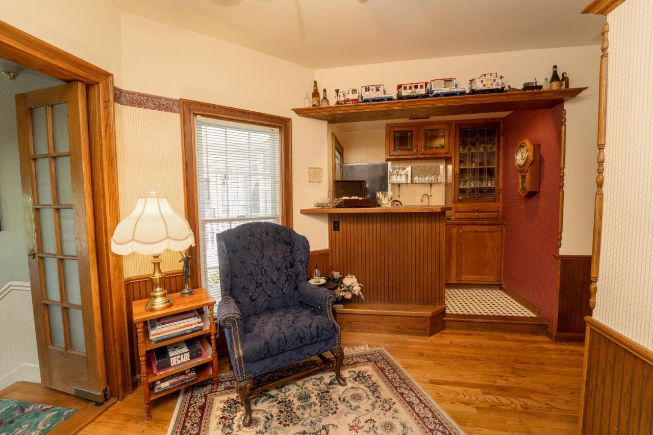 Yelton Manor Bed And Breakfast South Haven Esterno foto