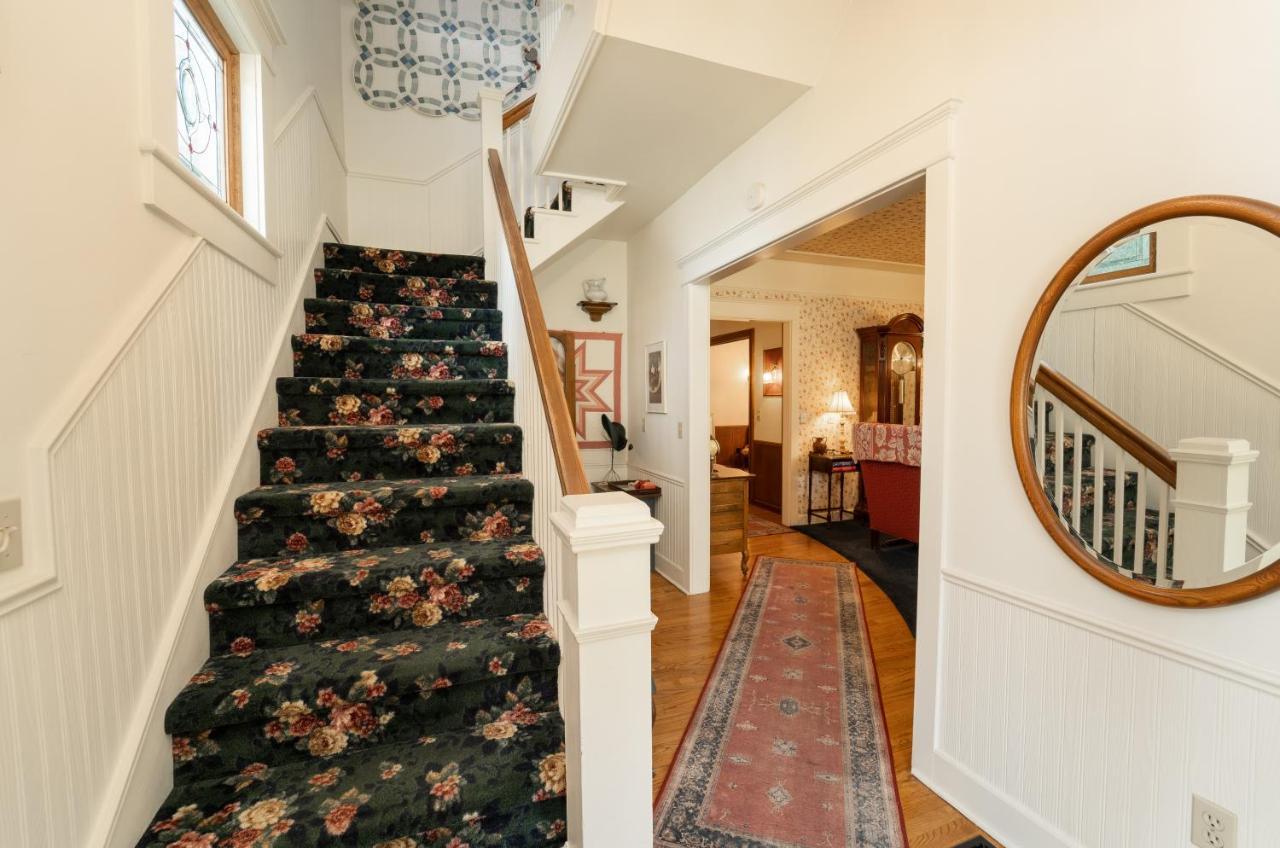 Yelton Manor Bed And Breakfast South Haven Esterno foto