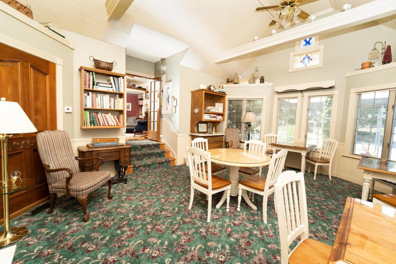 Yelton Manor Bed And Breakfast South Haven Esterno foto